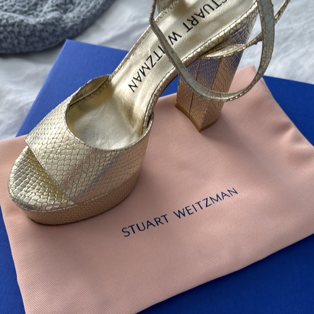 Stuart Weitzman - Picture 6 of 7